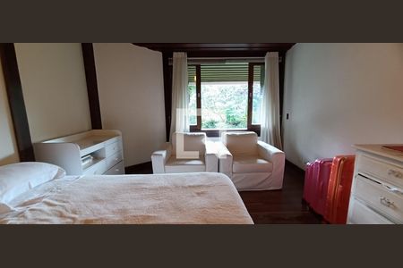 Casa para alugar com 368m², 4 quartos e 4 vagas Casa para alugar com 368m², 4 quartos e 4 vagasSuíte 1