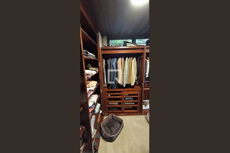 Casa para alugar com 368m², 4 quartos e 4 vagas Casa para alugar com 368m², 4 quartos e 4 vagasCloset da suíte 2