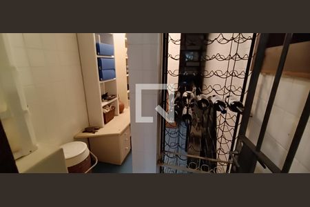 Casa para alugar com 368m², 4 quartos e 4 vagas Casa para alugar com 368m², 4 quartos e 4 vagasAdega