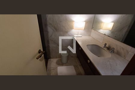 Casa para alugar com 368m², 4 quartos e 4 vagas Casa para alugar com 368m², 4 quartos e 4 vagasBanheiro da Suíte 3