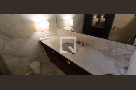 Casa para alugar com 368m², 4 quartos e 4 vagas Casa para alugar com 368m², 4 quartos e 4 vagasBanheiro da Suíte 3