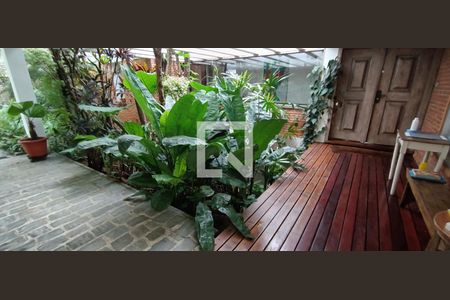 Casa para alugar com 368m², 4 quartos e 4 vagas Casa para alugar com 368m², 4 quartos e 4 vagasJardim de inverno