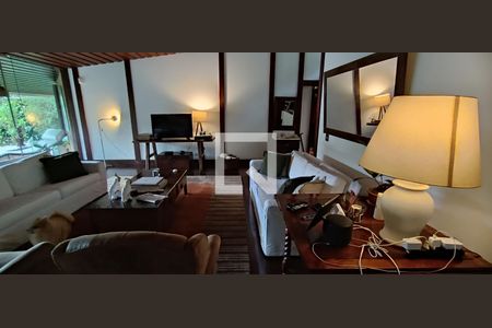 Casa para alugar com 368m², 4 quartos e 4 vagas Casa para alugar com 368m², 4 quartos e 4 vagasSala