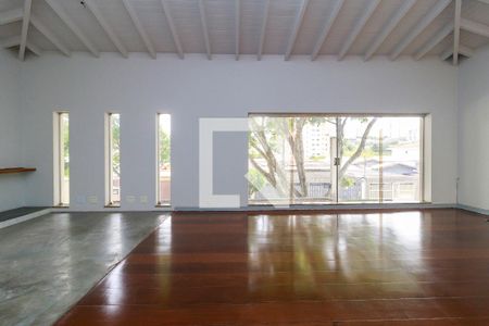 Casa à venda com 4 quartos, 300m² em Chácara Monte Alegre, São Paulo