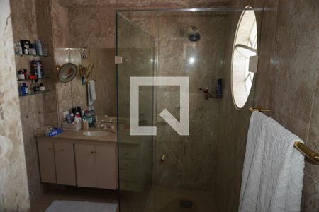 Apartamento à venda com 578m², 5 quartos e 2 vagasBanheiro do Quarto 2