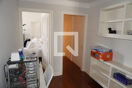 Apartamento à venda com 578m², 5 quartos e 2 vagasCorredor dos Quartos - Escritório