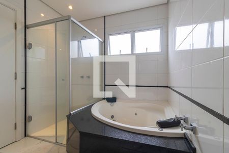 Casa de condomínio à venda com 322m², 4 quartos e 4 vagasBanheiro da suíte 