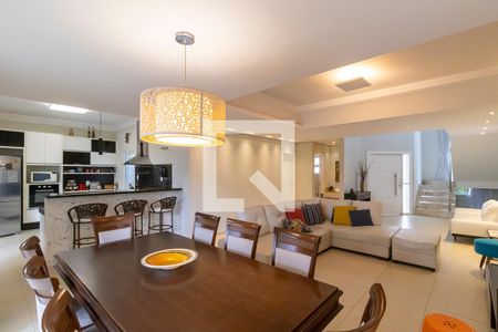 Casa de condomínio à venda com 322m², 4 quartos e 4 vagasSala