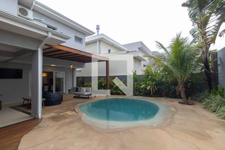 Casa de condomínio à venda com 322m², 4 quartos e 4 vagasQuintal