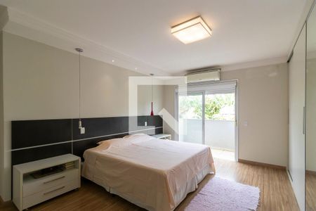 Casa de condomínio à venda com 322m², 4 quartos e 4 vagasSuíte