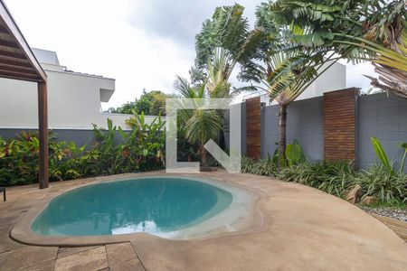 Casa de condomínio à venda com 322m², 4 quartos e 4 vagasPiscina