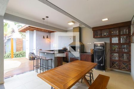 Casa de condomínio à venda com 322m², 4 quartos e 4 vagasChurrasqueira