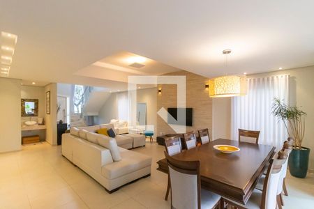 Casa de condomínio à venda com 322m², 4 quartos e 4 vagasSala