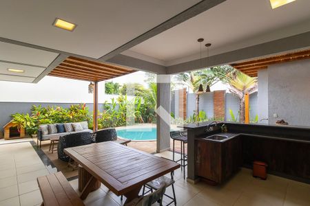 Casa de condomínio à venda com 322m², 4 quartos e 4 vagasQuintal com churrasqueira e piscina