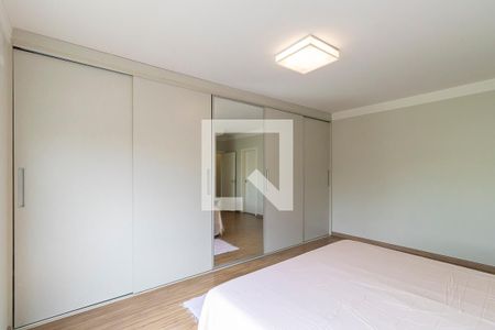 Casa de condomínio à venda com 322m², 4 quartos e 4 vagasSuíte