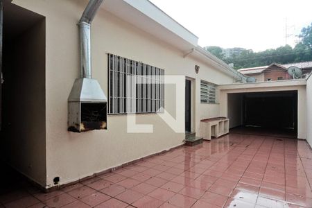 Casa à venda com 250m², 3 quartos e 6 vagas Casa à venda com 250m², 3 quartos e 6 vagasÁrea externa