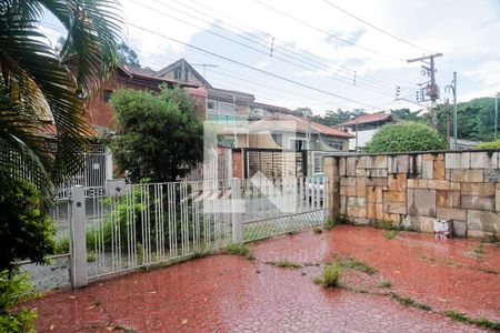 Casa à venda com 250m², 3 quartos e 6 vagas Casa à venda com 250m², 3 quartos e 6 vagasÁrea externa