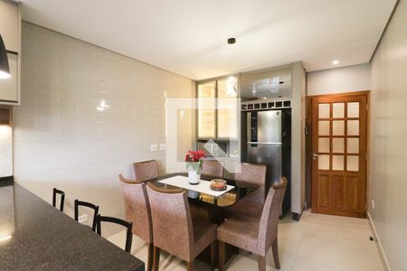 Casa à venda com 117m², 3 quartos e 2 vagas Casa à venda com 117m², 3 quartos e 2 vagasCozinha