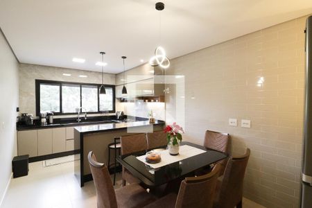 Casa à venda com 117m², 3 quartos e 2 vagas Casa à venda com 117m², 3 quartos e 2 vagasCozinha