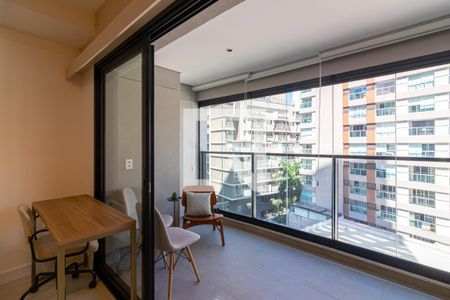 Varanda de kitnet/studio para alugar com 1 quarto, 30m² em Indianópolis, São Paulo
