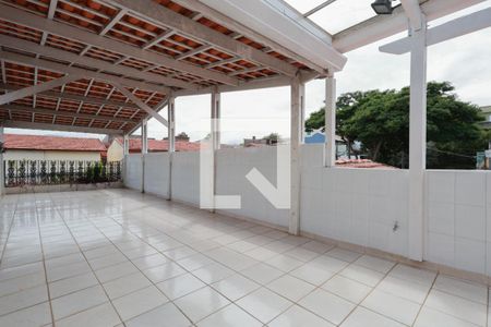 Casa para alugar com 320m², 3 quartos e 1 vaga Casa para alugar com 320m², 3 quartos e 1 vagaTerraço