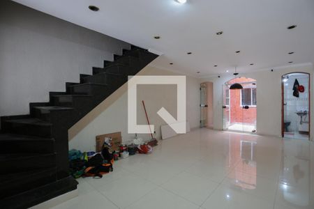 Casa para alugar com 320m², 3 quartos e 1 vaga Casa para alugar com 320m², 3 quartos e 1 vagaSala