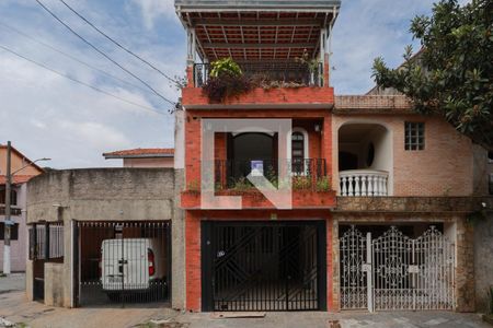 Fachada + plaquinha de casa para alugar com 3 quartos, 320m² em Vila Nova Cachoeirinha, São Paulo