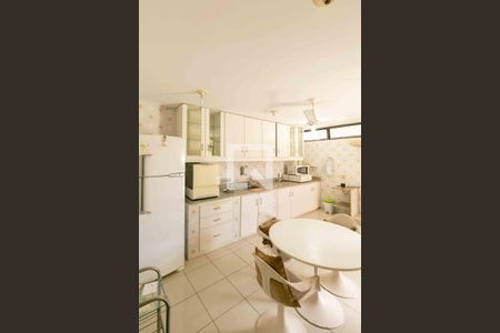 Casa para alugar com 1240m², 3 quartos e 8 vagasCozinha