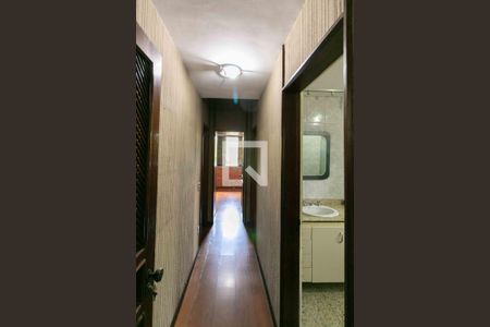 Casa para alugar com 1240m², 3 quartos e 8 vagasCorredor