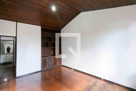 Casa para alugar com 1240m², 3 quartos e 8 vagasSuite