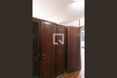 Casa para alugar com 1240m², 3 quartos e 8 vagasCloset