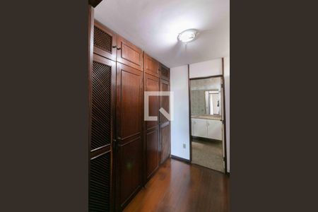Casa para alugar com 1240m², 3 quartos e 8 vagasCloset