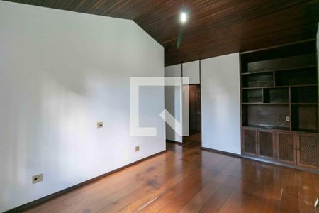 Casa para alugar com 1240m², 3 quartos e 8 vagasSuite