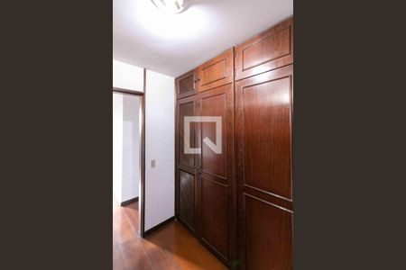 Casa para alugar com 1240m², 3 quartos e 8 vagasCloset