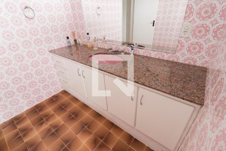 Casa à venda com 300m², 3 quartos e 4 vagasBanheiro 1