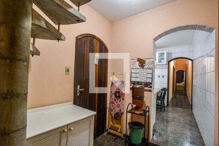 Casa à venda com 280m², 3 quartos e 2 vagasEscada