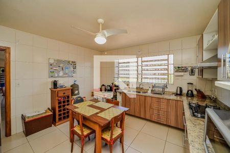 Casa à venda com 172m², 3 quartos e 3 vagasCozinha