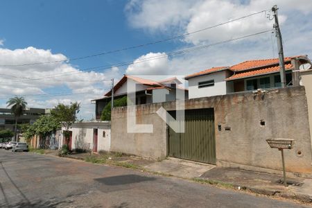 Casa à venda com 360m², 3 quartos e 3 vagasFachada da Casa