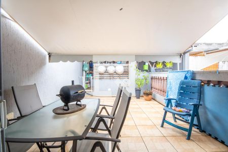 Casa à venda com 238m², 3 quartos e 2 vagas Casa à venda com 238m², 3 quartos e 2 vagasSalão de Festas