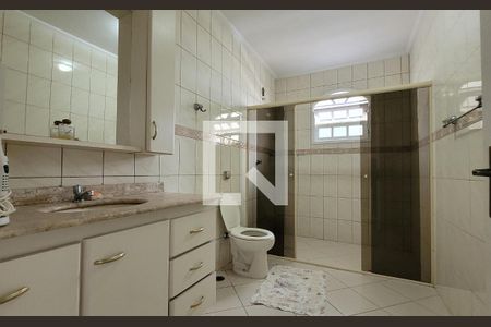 Casa para alugar com 300m², 3 quartos e 4 vagasBanheiro