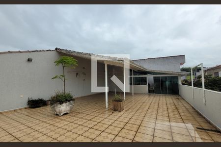 Casa para alugar com 300m², 3 quartos e 4 vagasCobertura
