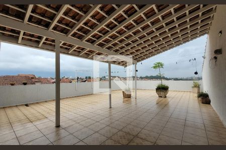 Casa para alugar com 300m², 3 quartos e 4 vagasCobertura