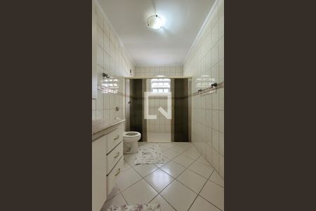 Casa para alugar com 300m², 3 quartos e 4 vagasBanheiro