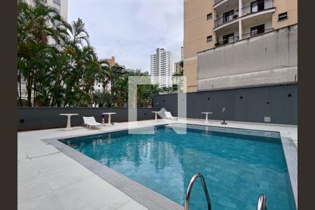 Apartamento à venda com 227m², 3 quartos e 2 vagas Apartamento à venda com 227m², 3 quartos e 2 vagasÁrea comum - Piscina