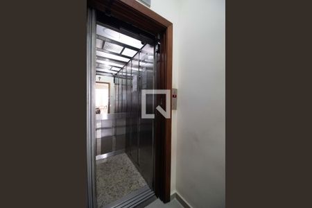 Apartamento para alugar com 100m², 2 quartos e sem vagaHall de entrada - Elevador