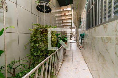 Casa à venda com 195m², 6 quartos e 2 vagas Casa à venda com 195m², 6 quartos e 2 vagasCorredor Externo