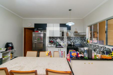Casa à venda com 195m², 6 quartos e 2 vagas Casa à venda com 195m², 6 quartos e 2 vagasCozinha