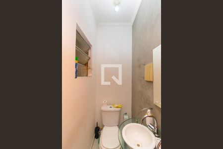 Casa à venda com 195m², 6 quartos e 2 vagas Casa à venda com 195m², 6 quartos e 2 vagasLavabo