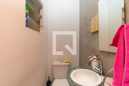 Casa à venda com 195m², 6 quartos e 2 vagas Casa à venda com 195m², 6 quartos e 2 vagasLavabo