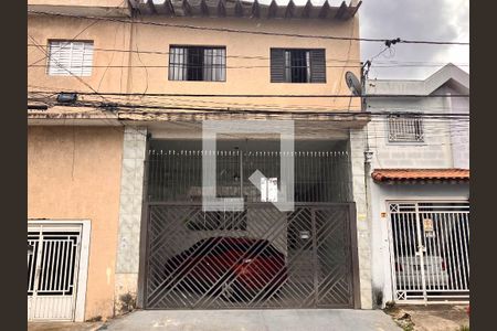 Casa à venda com 195m², 6 quartos e 2 vagas Casa à venda com 195m², 6 quartos e 2 vagasFachada